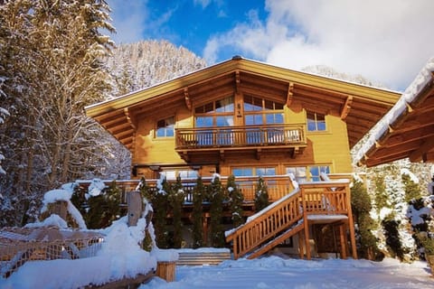 Holiday Home Exterior [winter]