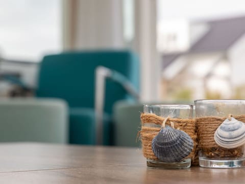 Tableware, Serveware, Flowerpot, Natural Material, Houseplant, Vase, Dishware, Still Life, Still Life Photography, Porcelain