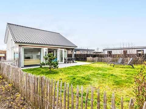 Roof, Home, House, Cottage, Siding, Estate, Shade, Porch, Driveway, Garden Buildings