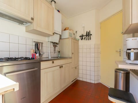 Kitchen, Kitchen Appliance, Countertop, Flooring, Major Appliance, Interior Design, Cabinetry, Wood, Floor, Furniture