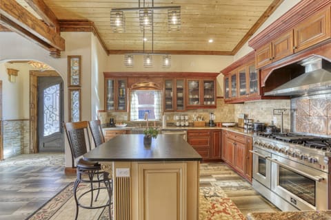 Chef’s dream! Huge gas stove, fully equipped kitchen, fantastic appliances and stunning fixtures. Perfect for Holiday and family gatherings.