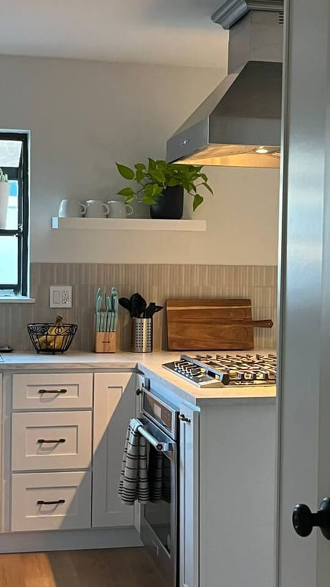 Gather and Connect! Meals are more than food—they’re moments to share stories and laughter. The open flow between the kitchen and dining area makes it easy to cook, dine, and connect.