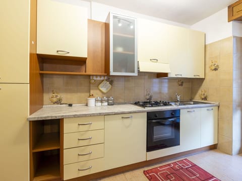 Shrub, Residential Area, Porch, Garden, Balcony, Shade, Outdoor Furniture, Yard, Chair, Landscaping