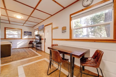 Dining Area | Dishware/Flatware Provided