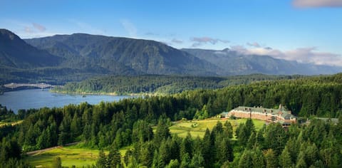 Surrounded by the stunning natural beauty of the Columbia River Gorge, Skamania Lodge is a tranquil retreat.