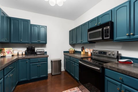 Prepare your favorite meals in the spacious, fully equipped kitchen.