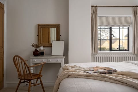 Garth Cottage Bedroom 2 - StayCotswold