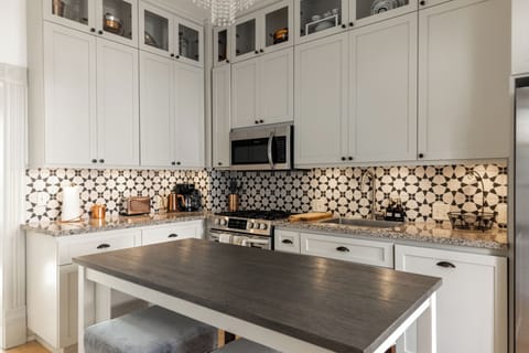 Fully equipped kitchen for all your cooking/drinking needs