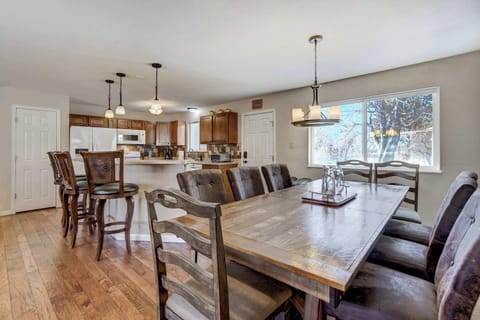 Open-concept dining and kitchen! Plenty of seating for shared meals, with a spacious kitchen just steps away for easy entertaining.