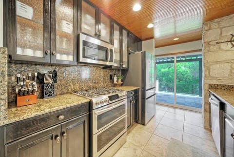 Our kitchen area is perfect for whipping up your favorite dishes.
