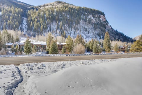 Market & Trail Access On-Site