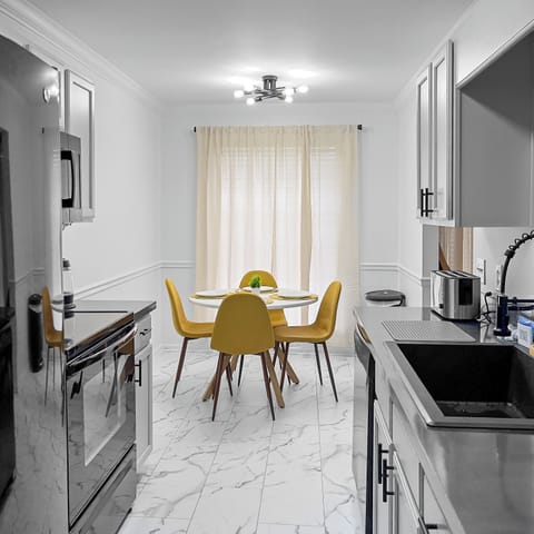 Breakfast Area in the Kitchen