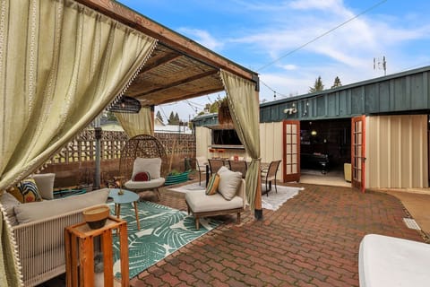 Floor, Furniture, Indoors, Bed, Bedroom