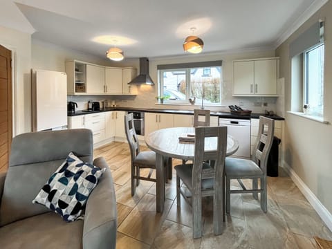 Kitchen/diner | Flo’s Cottage, Newton Stewart