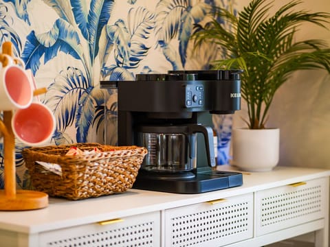 Your perfect morning starts here! 🌞☕ Enjoy a fresh brew from the coffee station—complete with mugs, sweeteners, and tropical vibes to brighten your day.
