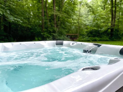 Picture this - after a "tough" day at the Trillium Lane Cabin, sit down in our relaxing hot tub and bask in everything that the middle of a woods has to offer!