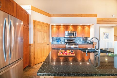 Kodak Moments' main level kitchen