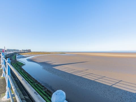 Surrounding area | Promenade - Eden Bay Serviced Apartments, Morecambe