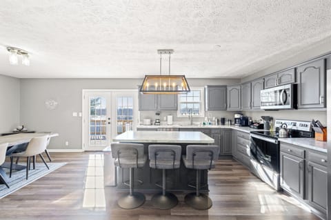 Large open floor plan with dining room right off of kitchen.