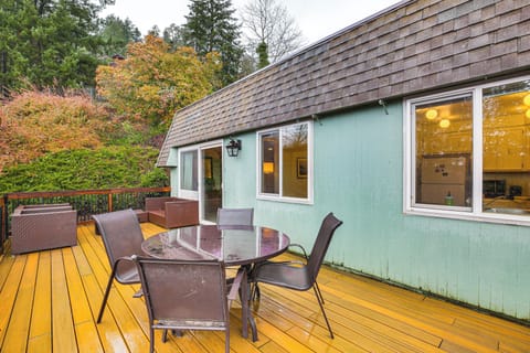 Eugene Vacation Rental | 2BR | 1BA | Stairs Required | 1,400 Sq Ft