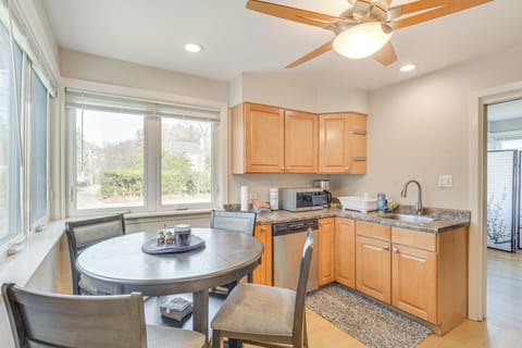 Dining Area | Dishware/Flatware Provided | Main Level