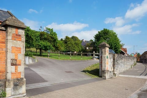 Entrance to the drive at the junction of Bere Lane and Chilkwell Street