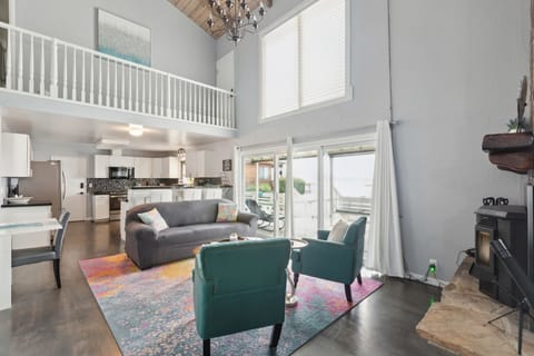 Home Decor, Furniture, Indoors, Living Room, Rug