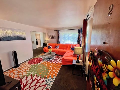 Living Room w Smart TV