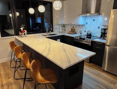 Fully-equipped kitchen with all amenities.