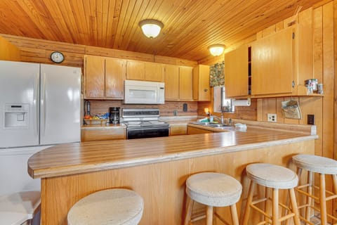 Kitchen | Cooking Basics | Breakfast Bar | Drip Coffee Maker