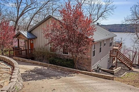 NOTE: The driveway is very steep. The backyard walk to waters edge is very steep. Do not book if this will prevent you from enjoying a Five Star stay.