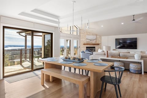 Main level living & dining