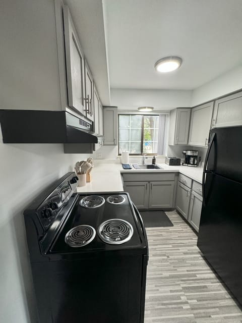 Full Amenity Kitchen