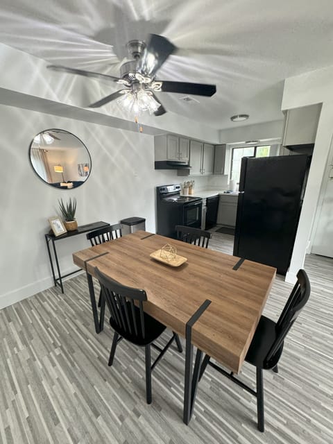 Dining Room w/ Console and Farmhouse Table & Chairs