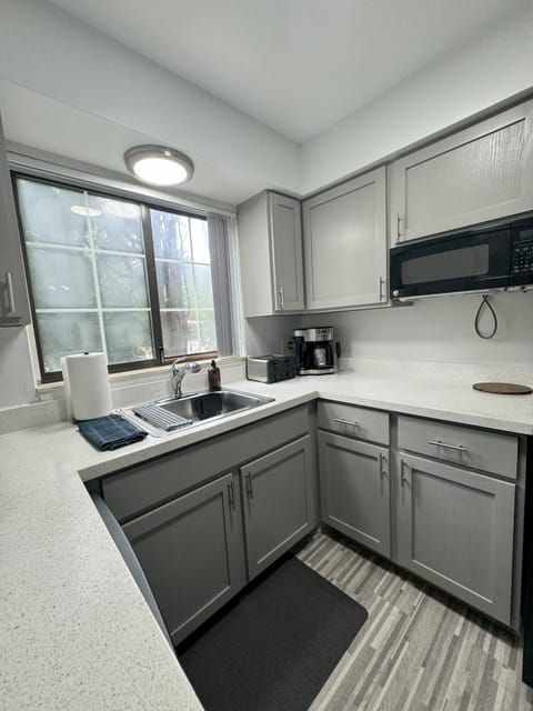 Full Amenity Kitchen