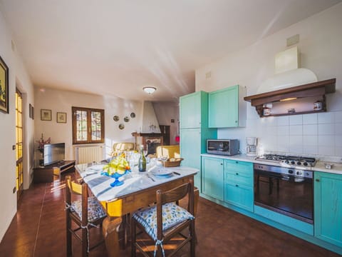 Apartment, Residential Area, Condominium, Commercial Building, Mixed-Use, Parking, Family Car, Balcony, Brutalist Architecture