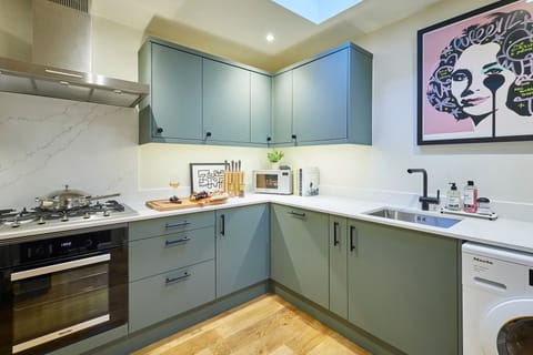 Hovera Cottage, Windermere - Host & Stay