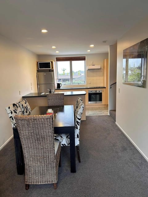 6 seating dining table