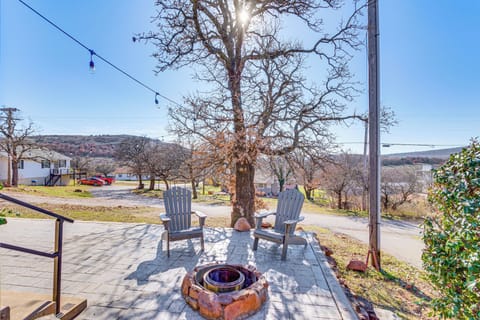 Private Patio | Charcoal Grill