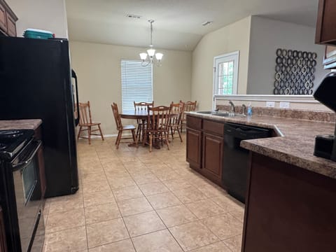 Kitchen/dining