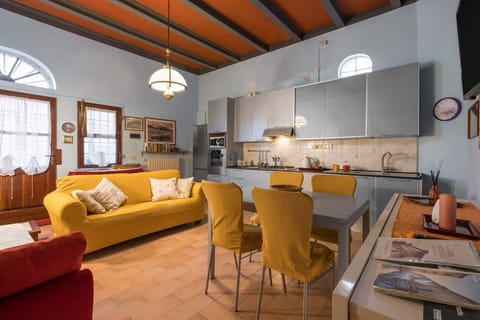 Autumn, Kitchen, Living Room, Spring, Summer