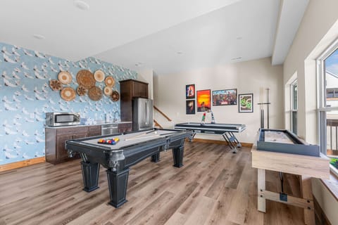 Rack โem up and let the fun begin! ๐ฑ๐ฅ Challenge friends and family to a game of billiards in this stylish and inviting game room