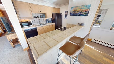 Fully Equipped Kitchen, Bar Seats 2 - Fully Equipped Kitchen, Bar Seats 2