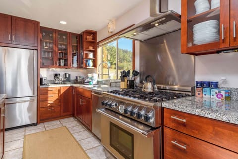 Fully equipped kitchen