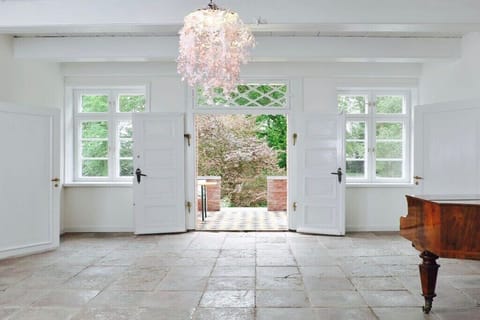 Entrance / Reception