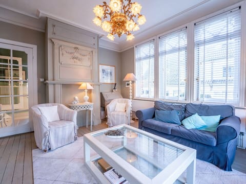 Furniture, Interior Design, Flooring, Floor, Ceiling, Couch, Wood, Room, Living Room, Apartment