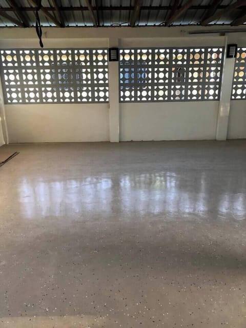 Garage, Outdoor Area