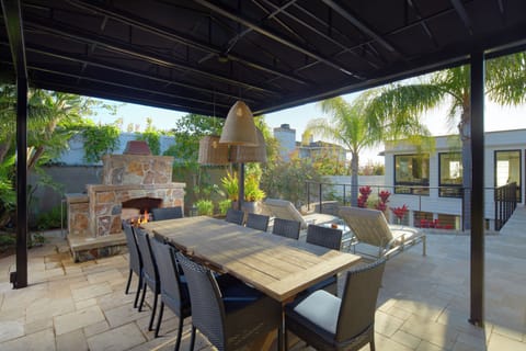 Outdoor dining for 10 with fireplace and Viking Barbeque