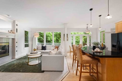 Coffee lovers are in luck as this rental provides coffee. There are also cute cafes in town!