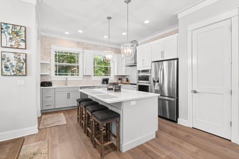 Kitchen with Breakfast Bar